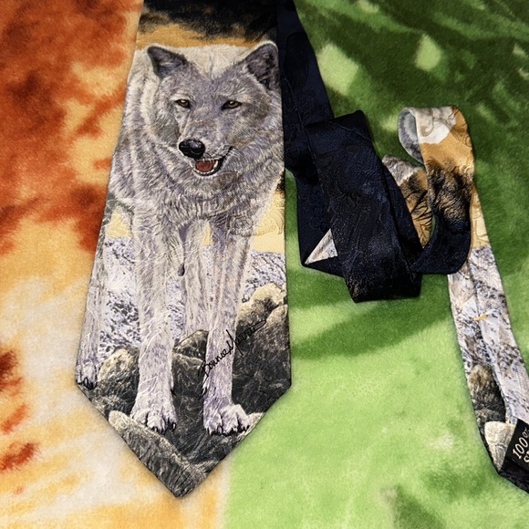 Vintage Wolf Tie 100% Silk - Picture 2 of 4